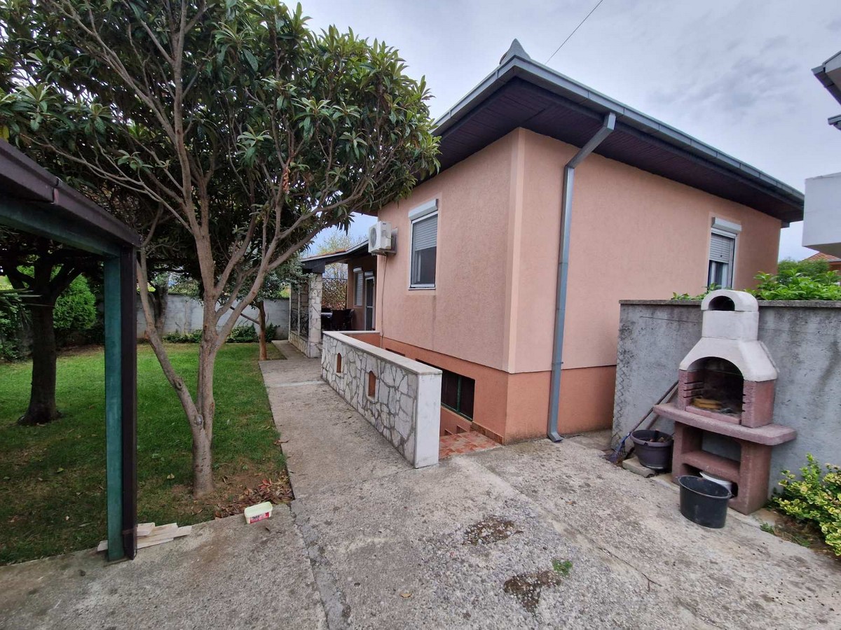 Fully Furnished House on a Fenced Plot, Donja Gorica, Podgorica